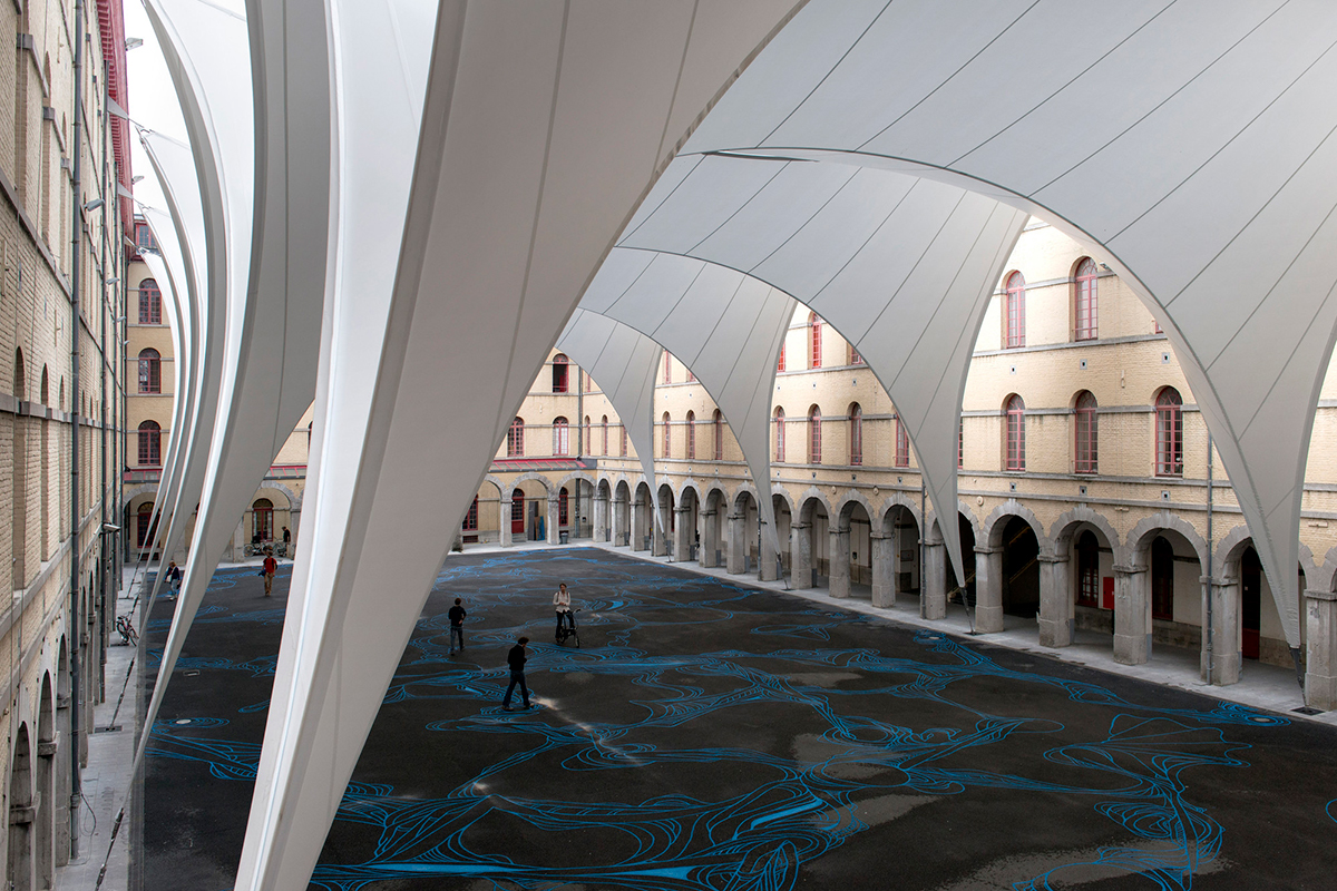 Carré des Arts_Mái che quảng trường 3