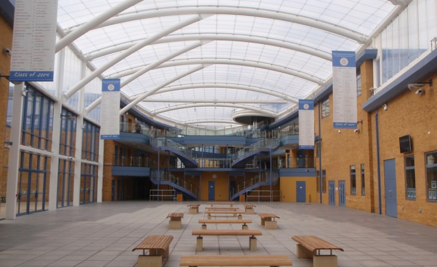 ứng dụng ETFE tại trường Radclyffe.