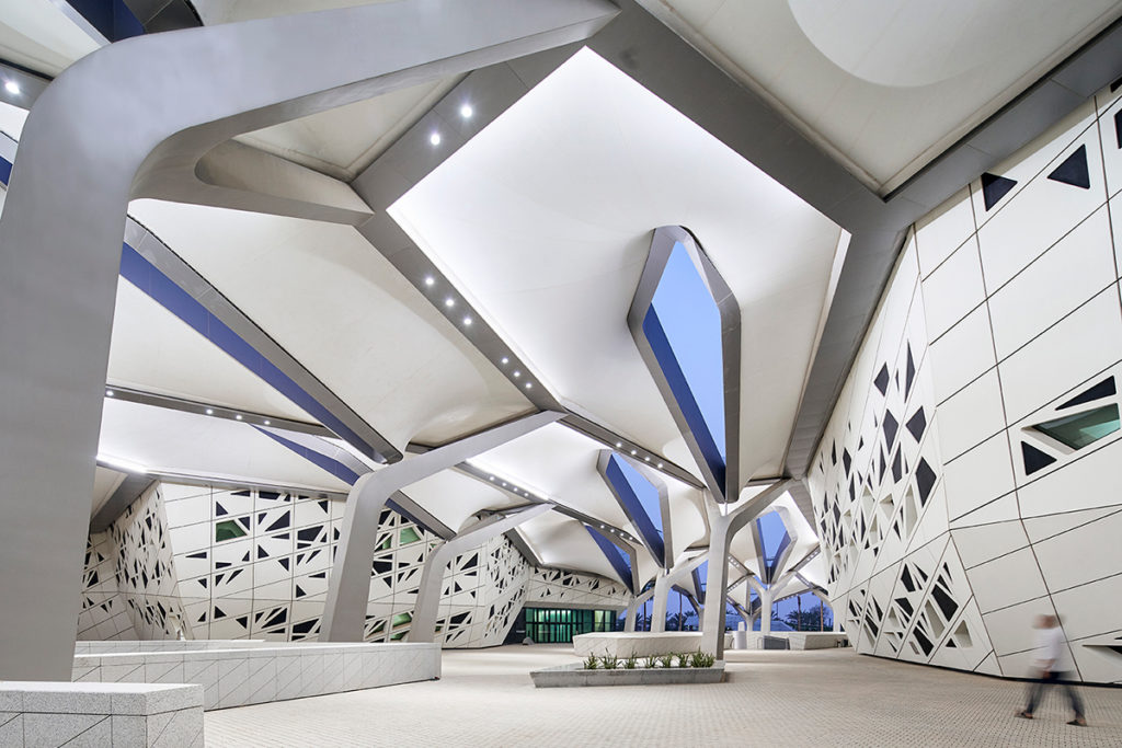 Cấu trúc tổ ong nhìn từ bên trong thiết kế bạt căng trung tâm nghiên cứu King Abdullah | Nguồn ảnh: Zaha Hadid
