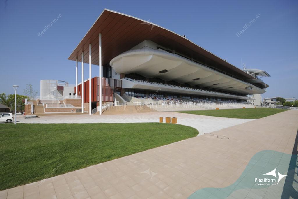 Mẫu mái che sân thể thao khu vực khán đài với thiết kế độc đáo (Hakodate Racecourse)