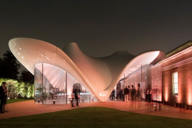 Mái che gallery Serpentine Sackler về đêm