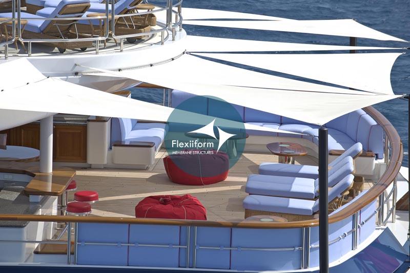 Thiết kế bạt căng: Mái che du thuyền với độ bền cao trong môi trường biển | Nguồn ảnh: yachtforums