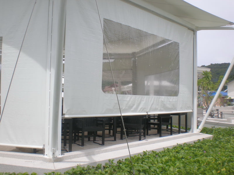 Bạt căng showroom với thiết kế lấy ánh sáng từ tự nhiên