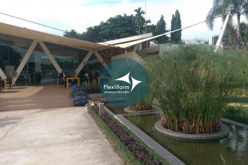 Mái che bạt căng sân golf Angkor Golf Resort hoàn thiện.