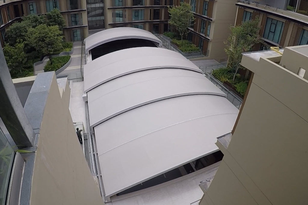 Tổng quan dự án mái trượt giếng trời tại Bệnh viện Bangkok.