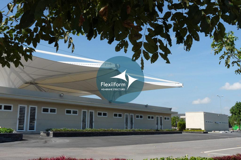 Chi tiết phễu thu nước inox của mái che chóp phễu.