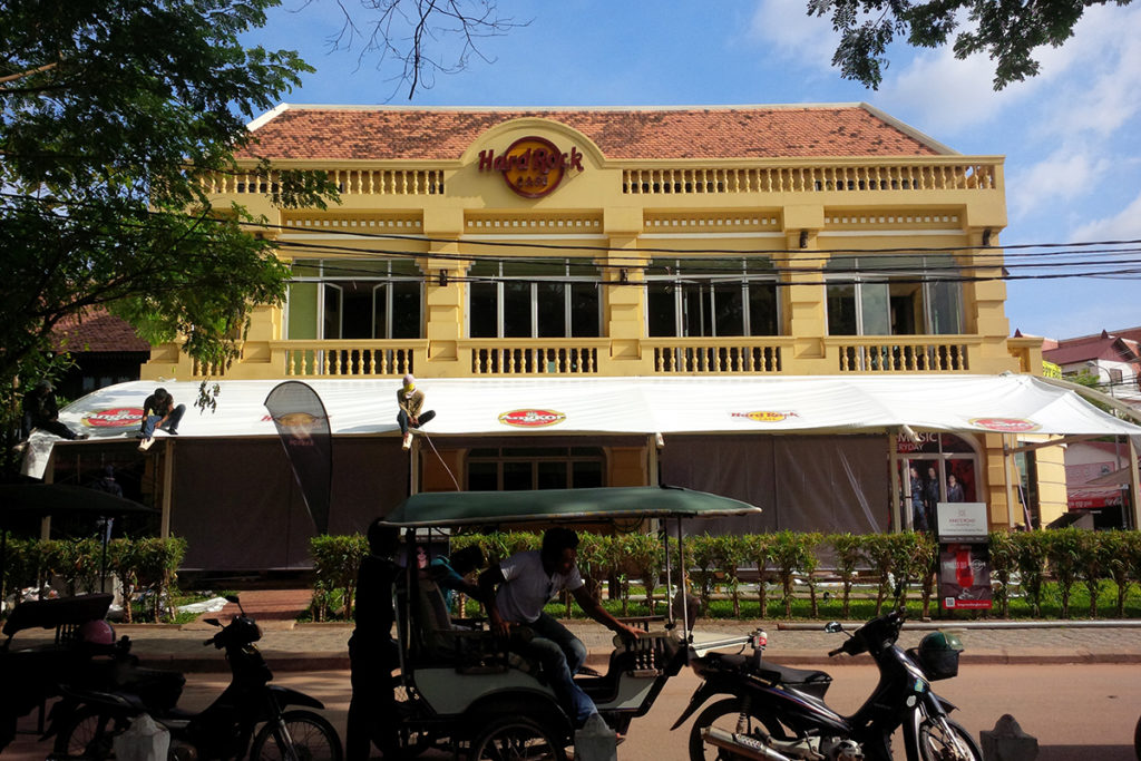 Tổng quan dự án mái che quán cafe di động tại Hard Rock Cafe.