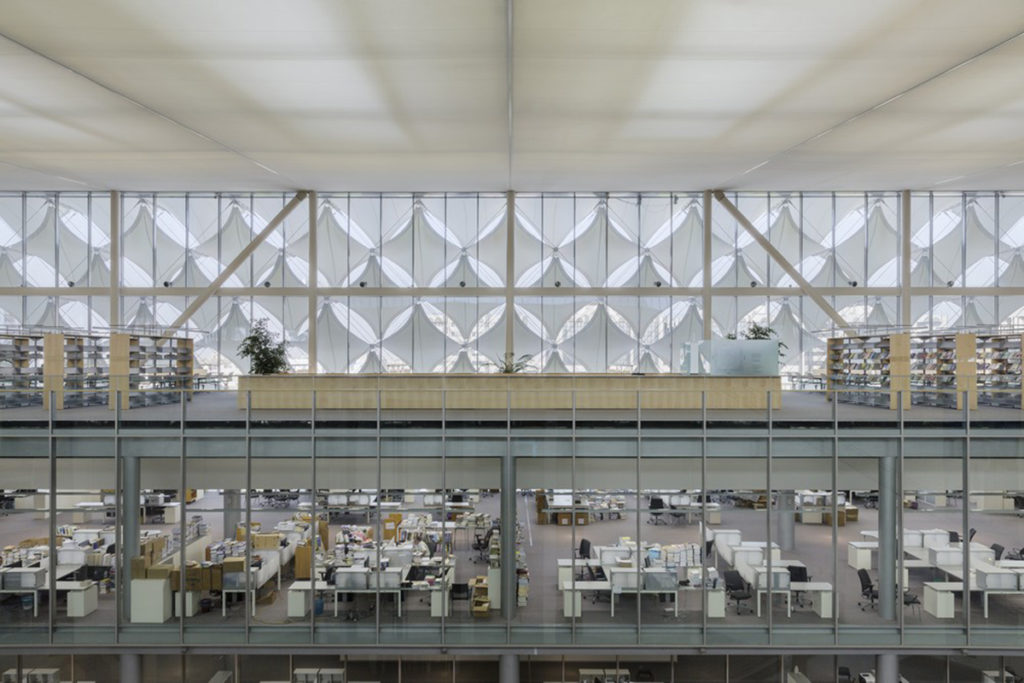 Tensile Facade PVDF - Vỏ bao che cực ấn tượng cho thư viện quốc gia King Fahad về đêm