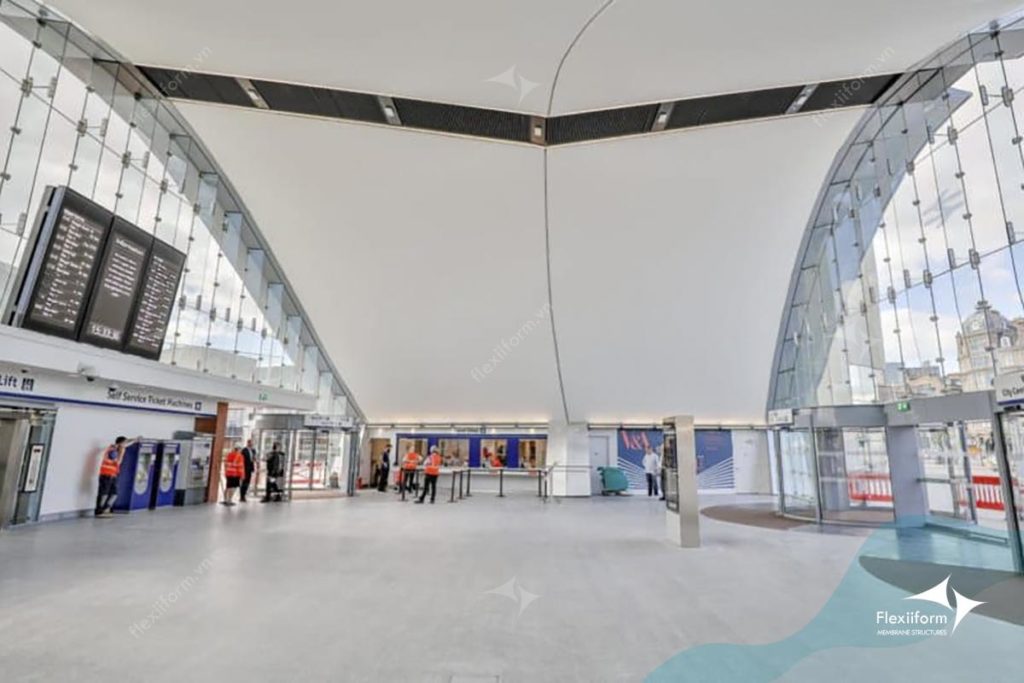 Mái che nhà ga dạng vòm với kiến trúc bạt căng