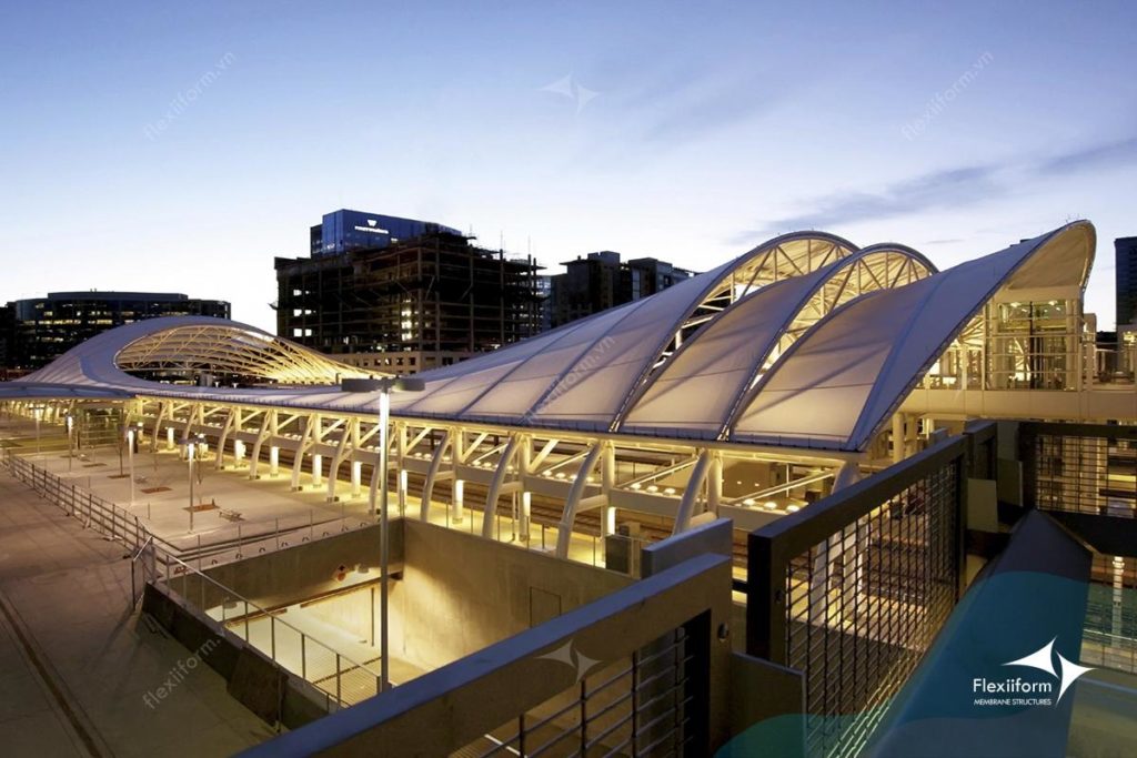 Mẫu thiết kế mái che nhà ga ấn tượng với kết cấu thép và vải bạt