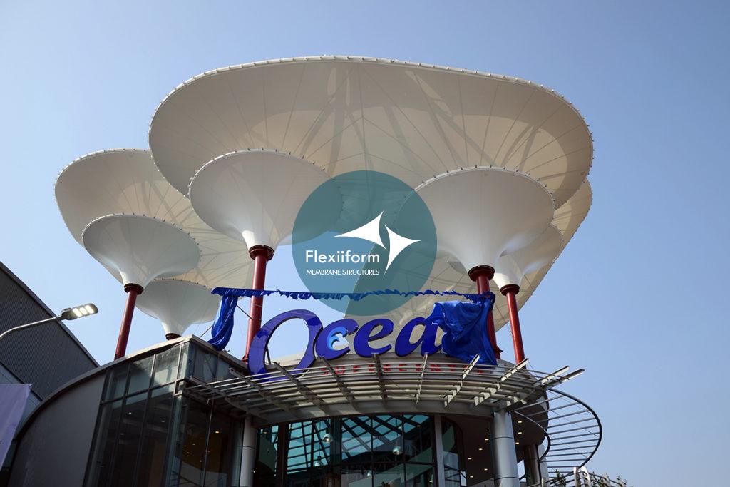 Chi tiết kết cấu cột thép của mái che trung tâm thương mại.