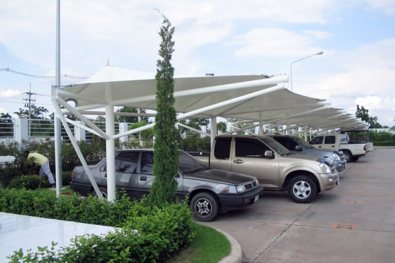 Dãy mái che ô tô bạt căng tại Toyota