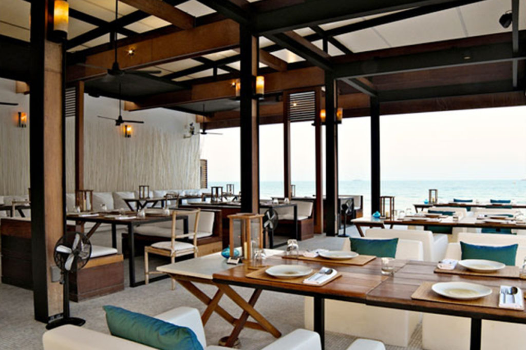 Mái che nhà hàng resorts Putahracsa Huahin hoàn thiện.