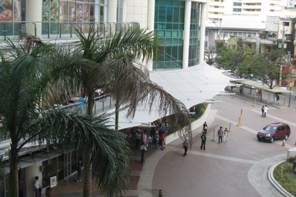 Tổng quan dự án mái che lối đi tòa nhà Robinsons Place Manila.