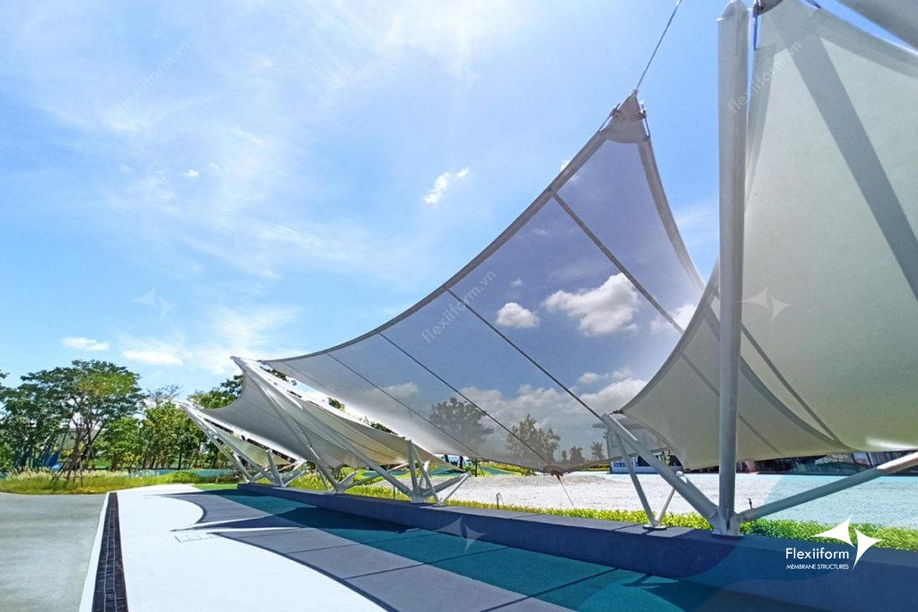 Mái che lối đi hoàn thiện, tạo không gian tiện nghi và thẩm mỹ.