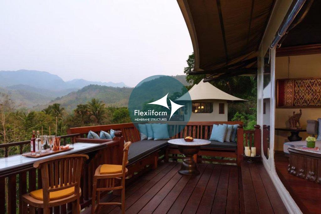 Không gian sang trọng bên trong Glamping Tent tại Rosewood Luang Prabang.