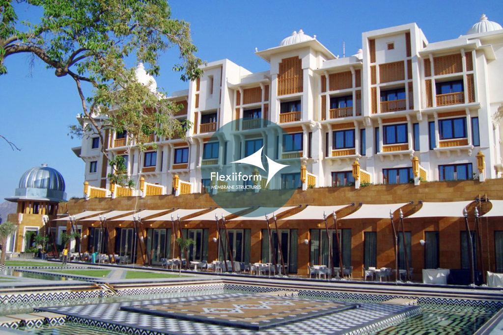 Mái che bungalow hoàn thiện tại The Leela Palace.