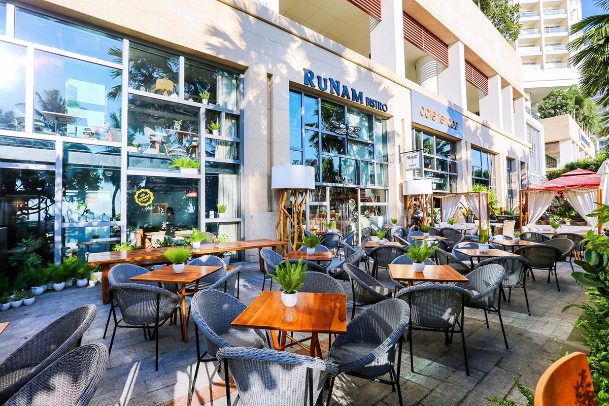 Thi công mái che bạt căng TP HCM- mái che nhà hàng khách sạn Runam Bistro