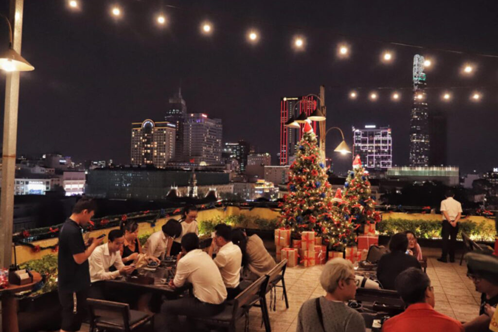 Thi công mái che bạt căng TP HCM-mái che nhà hàng khách sạn Saigon Grill