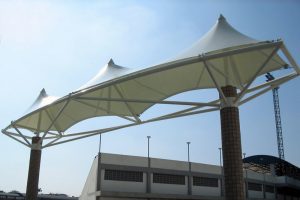 Chính sự kéo căng linh hoạt của cấu trúc bạt căng giúp cho việc tạo hình mái của các công trình trở nên sáng tạo hơn bao giờ hết.