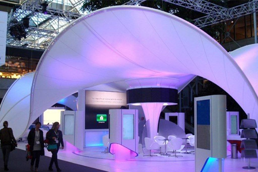 Mái che gian hàng triển lãm bắt mắt từ vật liệu bạt căng