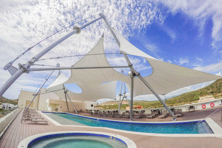 Mái che hồ bơi hypar khách sạn Hampton Inn Los Cabos