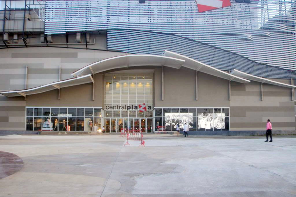 Mái che trung tâm thương mại khu vực sảnh đón được thiết kế cách điệu tinh tế tại Central Plaza