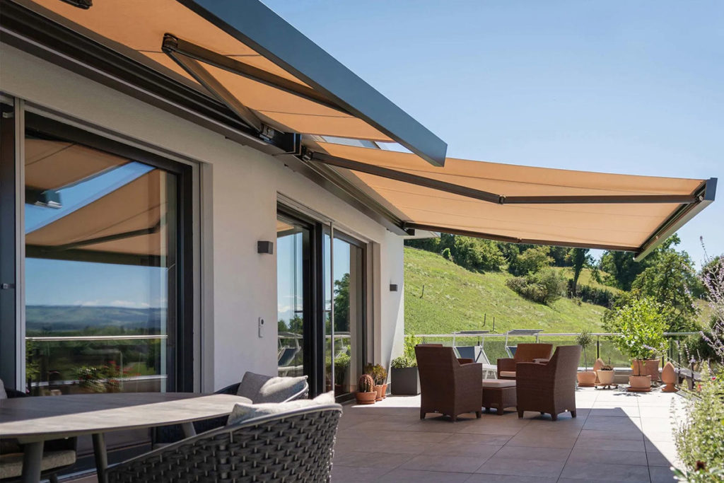 Mái hiên di động cuộn thông minh FlexiiSmart tạo bóng mát, cản hấp thụ nhiệt