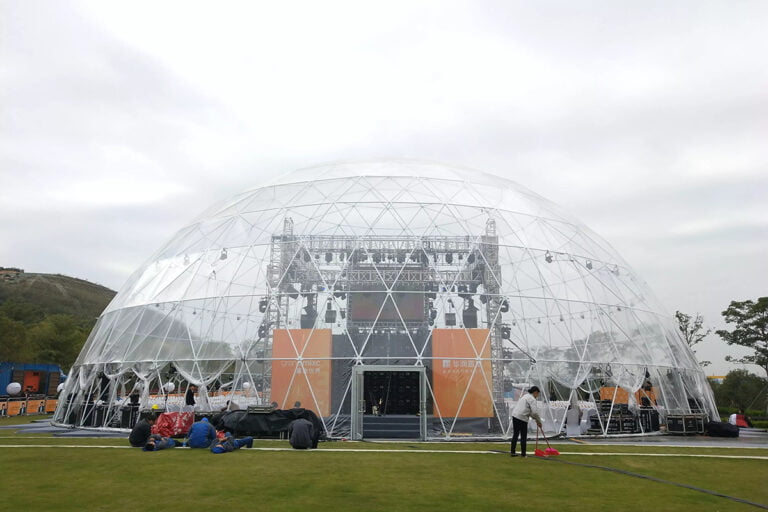 Nhà dome trong suốt dựng sân khấu sự kiện