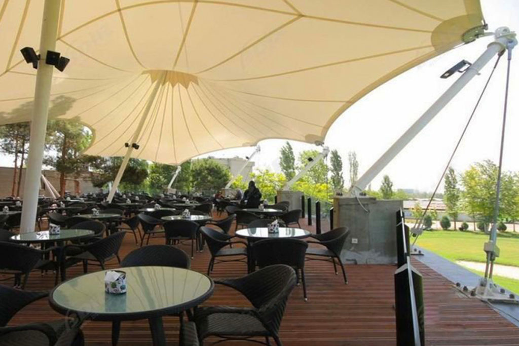 Không gian thoáng mát dưới thiết kế mái che Cone