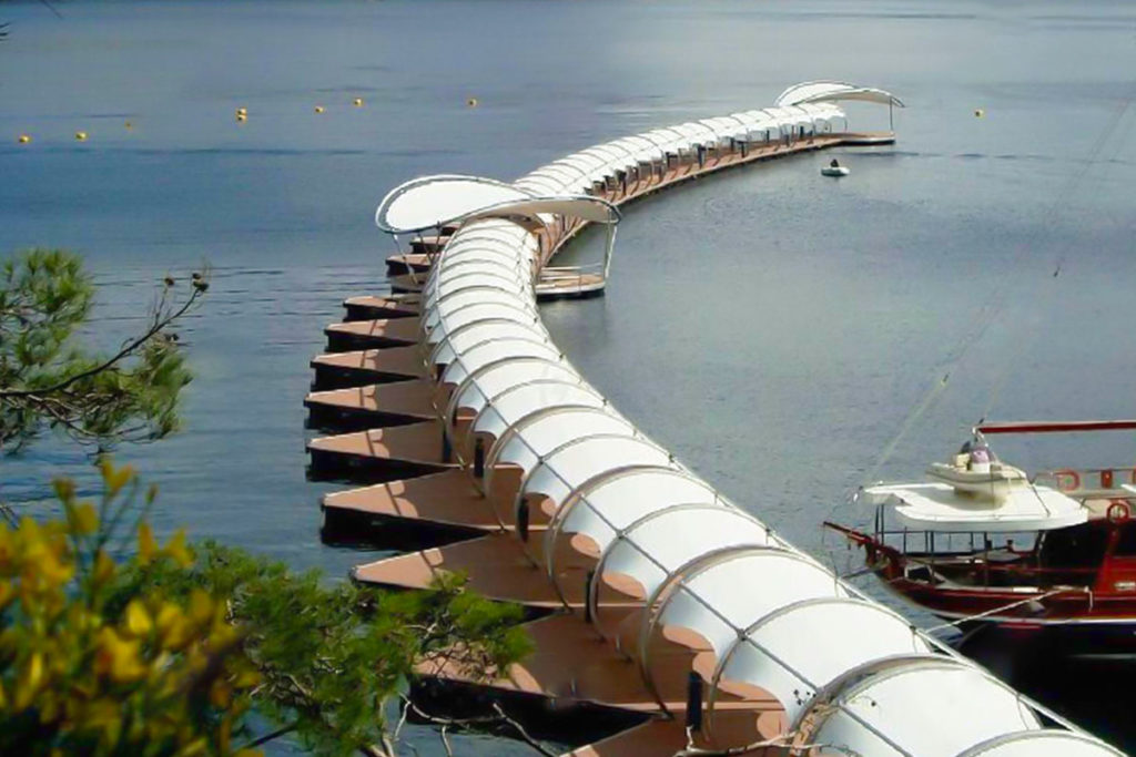 Vẻ đẹp của tạo hình mái che bến tàu, resort biển