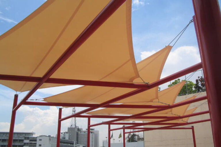 Cận cảnh tấm bạt cánh buồm sân thượng Sapankhaw