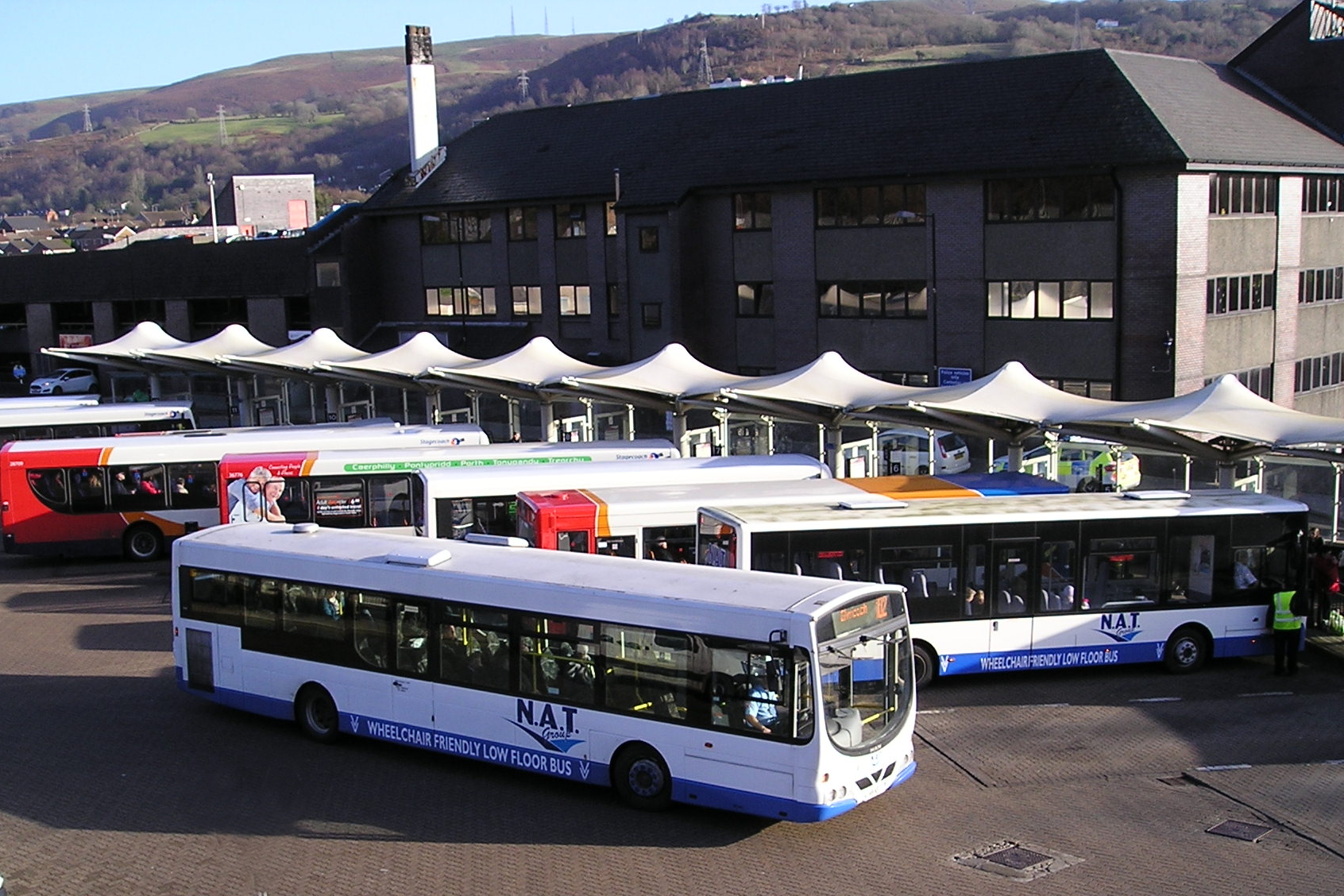 Mái che trạm xe bus_Pontypridd_Flexiiform