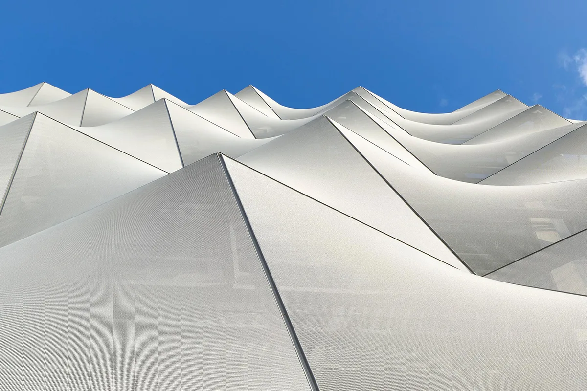 Ứng dụng Fabric Facade chống nóng tại bãi đỗ xe cao tầng