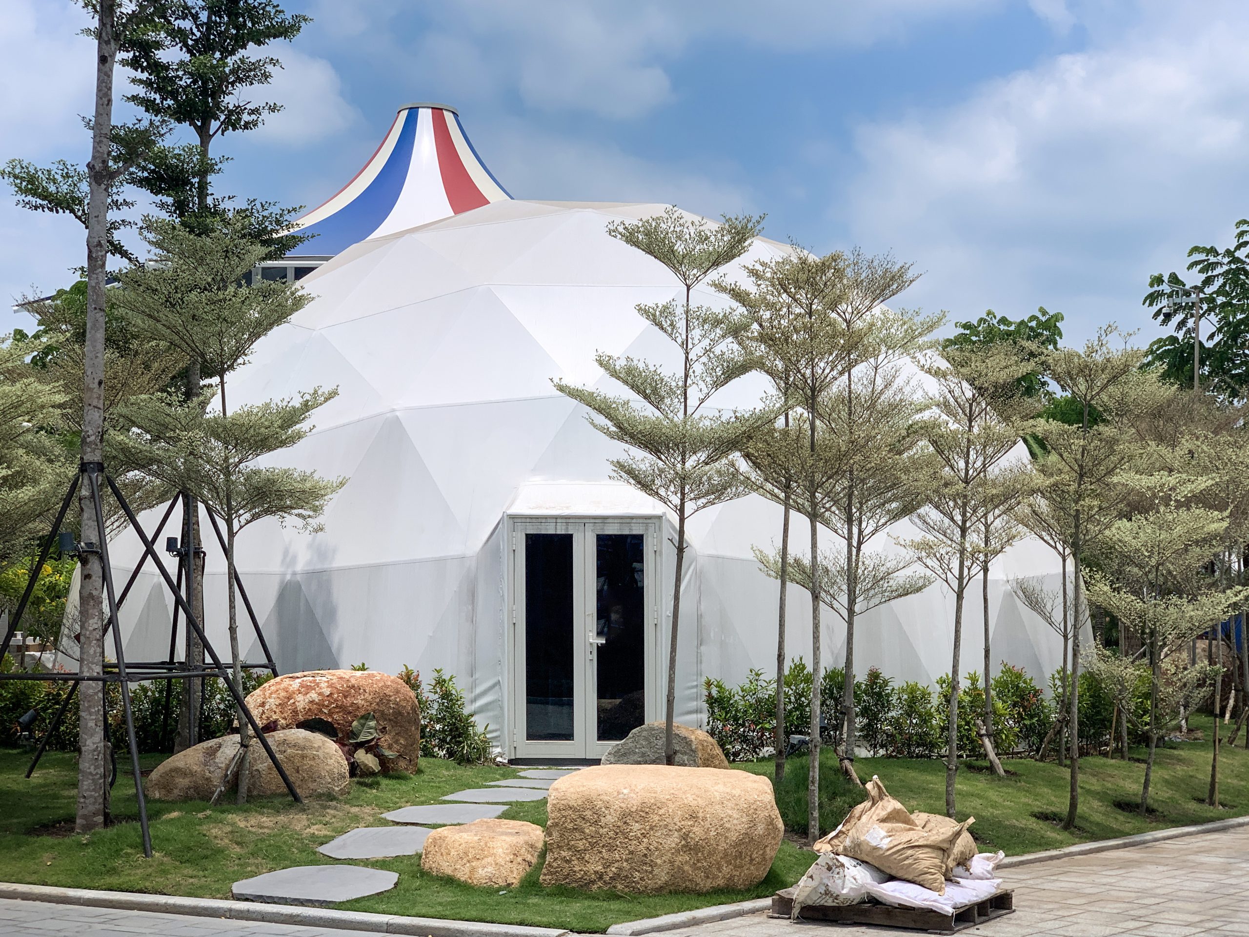 Dome khu trò chơi trong nhà 12m tại Ecopark Long An nhìn từ chính diện