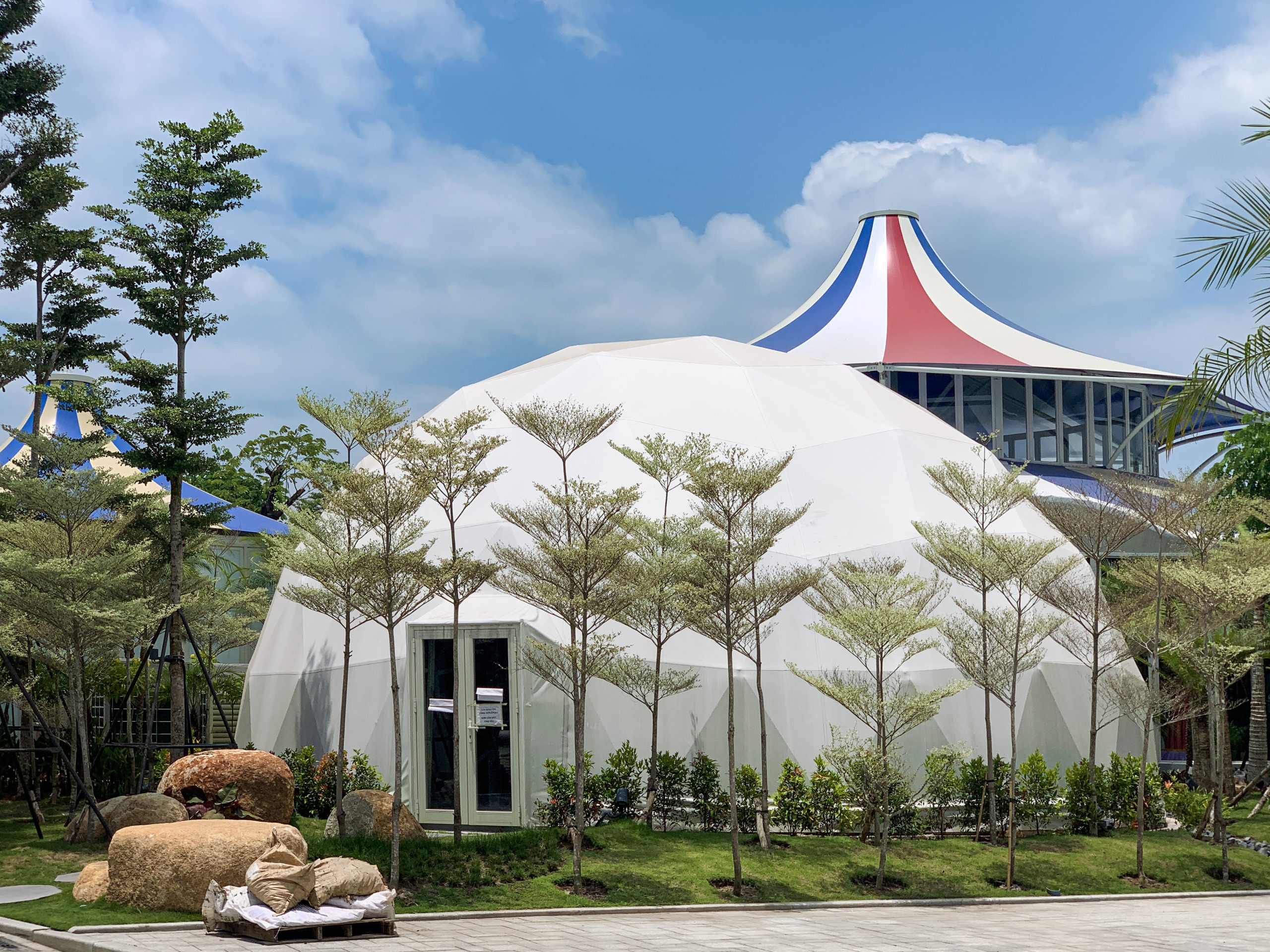 Vỏ bạt căng theo lưới tam giác của nhà vòm geodesic dome khu trò chơi trong nhà 12m