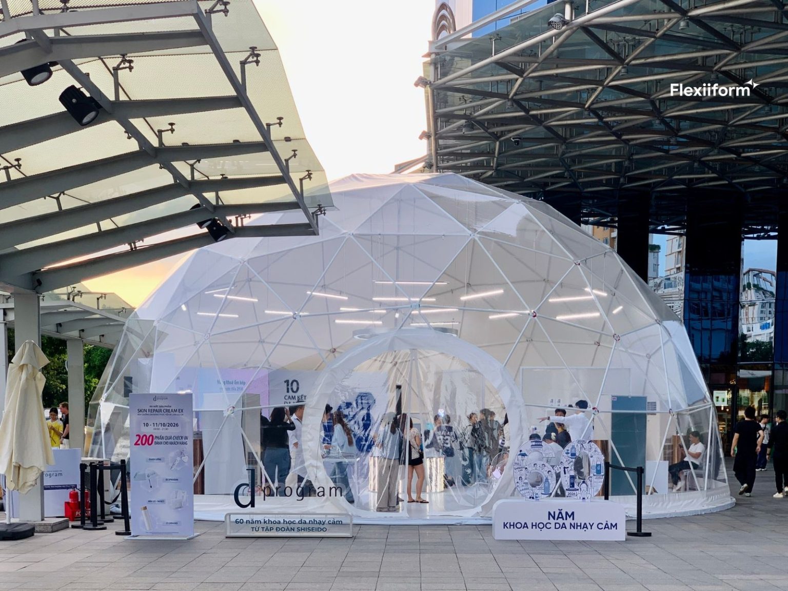 Dome trong suốt 12 m cho thuê, ban ngày, cửa vòm tròn mở ra sân